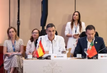 سانشيز خلال مشاركته في قمة سيلاك