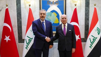 وزير الخارجية العراقي فؤاد حسين ونظيره التركي هاكان فيدان