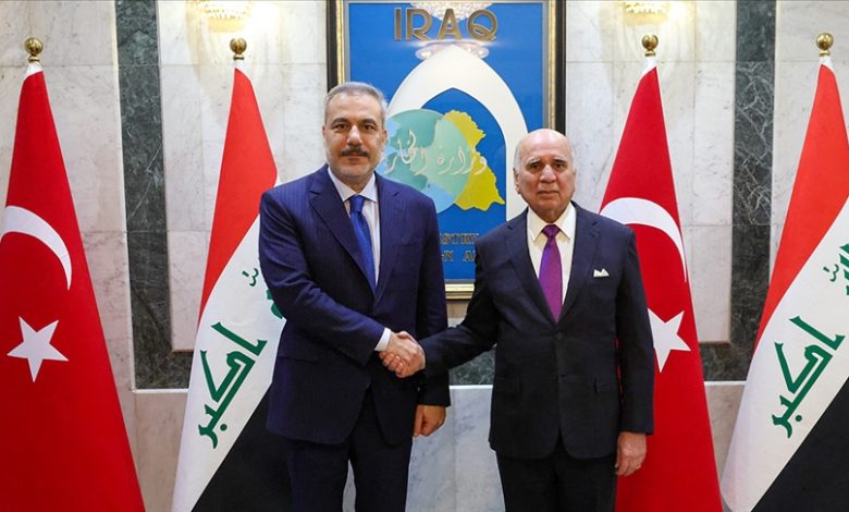 وزير الخارجية العراقي فؤاد حسين ونظيره التركي هاكان فيدان