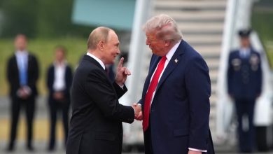 الرئيس الروسي فلاديمير بوتين ونظيره دونالد ترامب