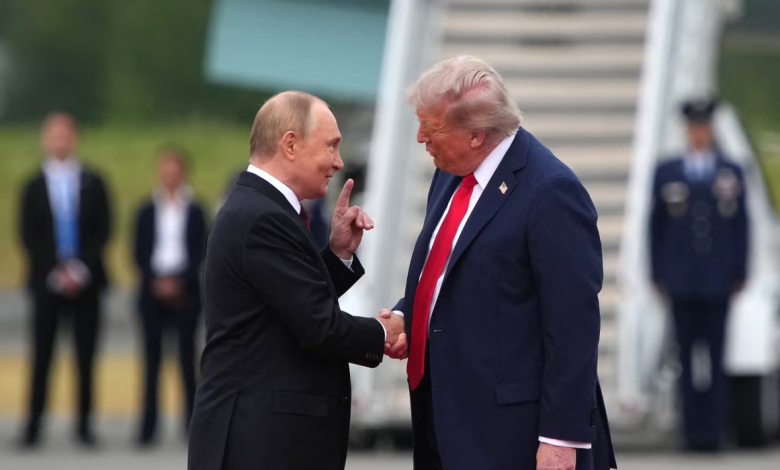 الرئيس الروسي فلاديمير بوتين ونظيره دونالد ترامب