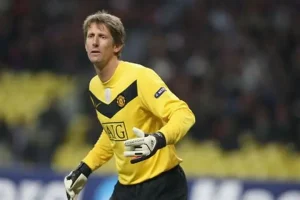 حارس المرمى الهولندي إدوين فان دير سار